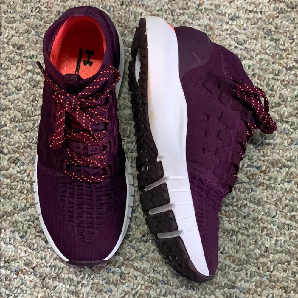UA HOVR SNEAKERS